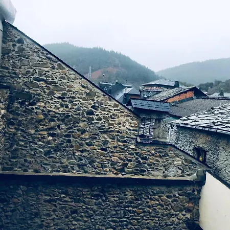 Сasa de vacaciones Spacious House In With Mountain View Molinaseca
