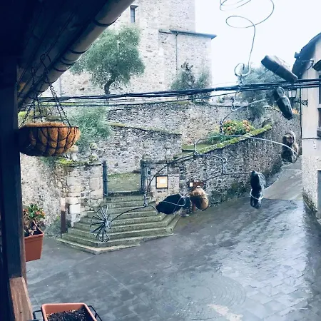 Spacious House In With Mountain View