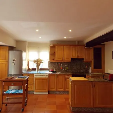 Spacious House In With Mountain View *