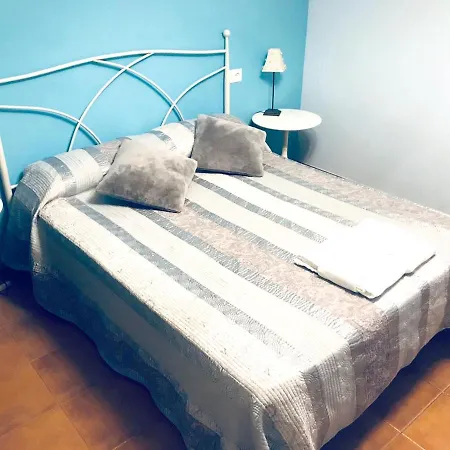 Spacious House In With Mountain View 펜션