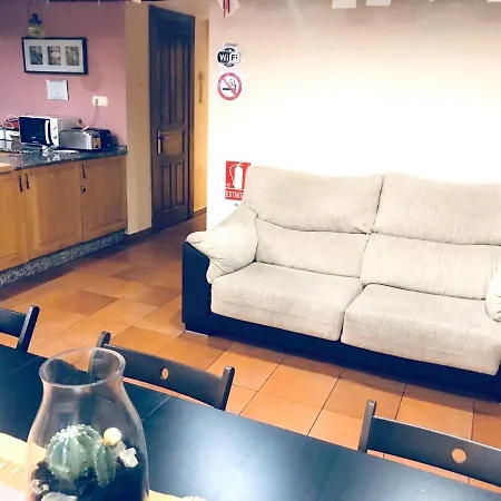 펜션 Spacious House In With Mountain View *