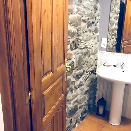 Spacious House In With Mountain View *