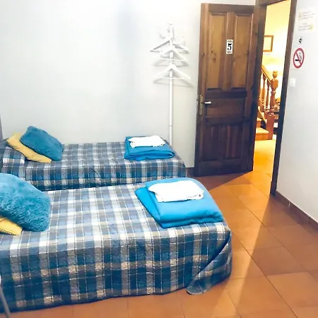 펜션 Spacious House In With Mountain View