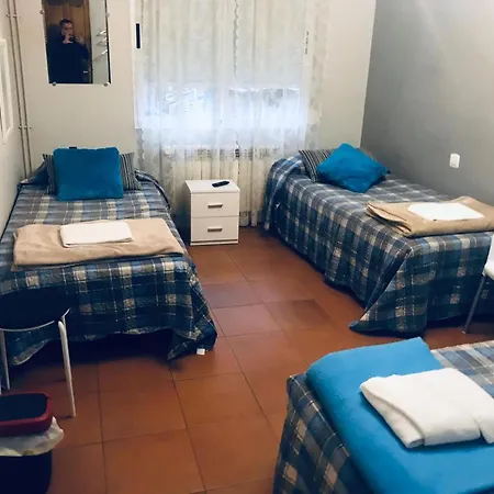 펜션 Spacious House In With Mountain View