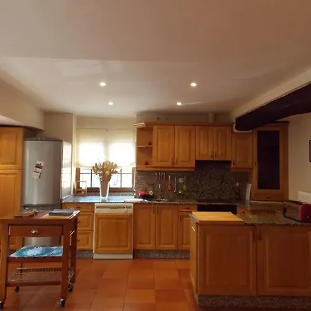 Spacious House In With Mountain View *