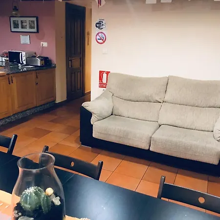 Spacious House In With Mountain View 펜션