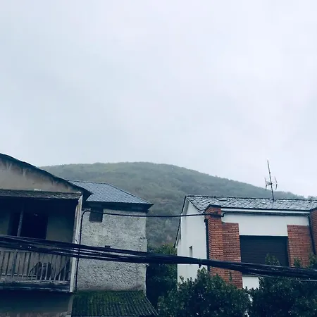 Spacious House In With Mountain View * 몰리나세카