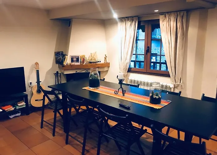 Spacious House In With Mountain View *