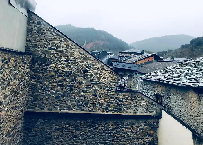 펜션 Spacious House In With Mountain View 몰리나세카