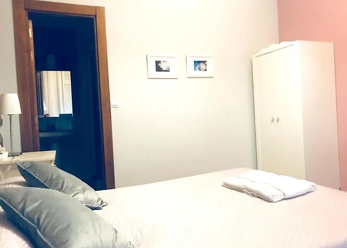 Spacious House In With Mountain View