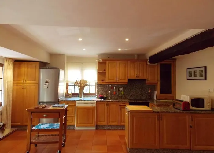 Spacious House In With Mountain View *