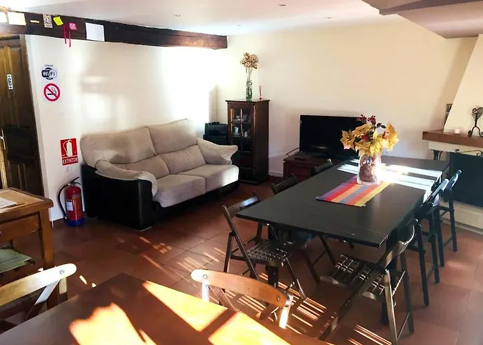 펜션 Spacious House In With Mountain View *