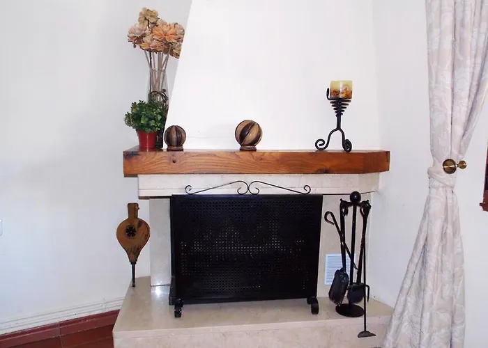 펜션 Spacious House In With Mountain View *