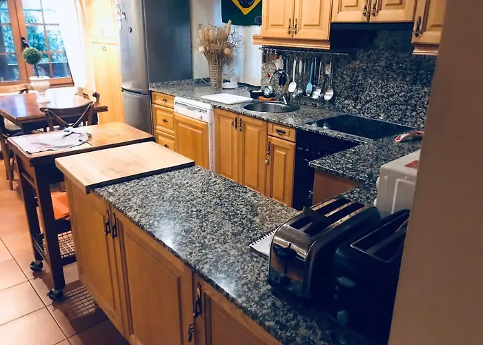 Spacious House In With Mountain View *