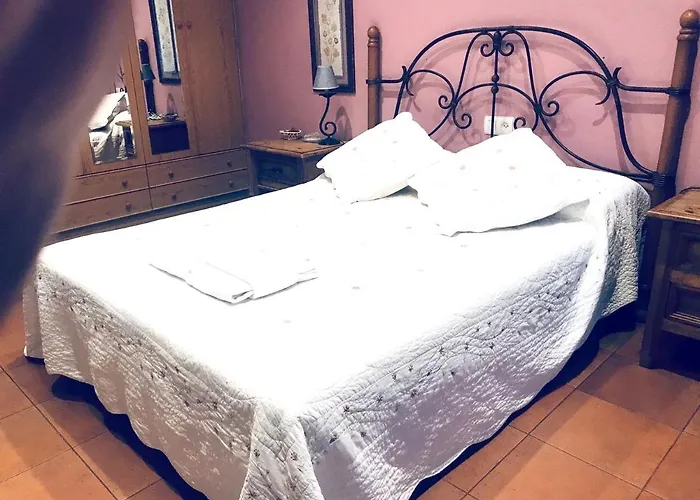 Spacious House In With Mountain View *