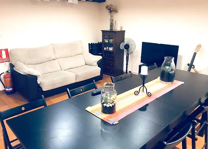 Spacious House In With Mountain View *