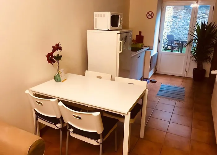 펜션 Spacious House In With Mountain View *