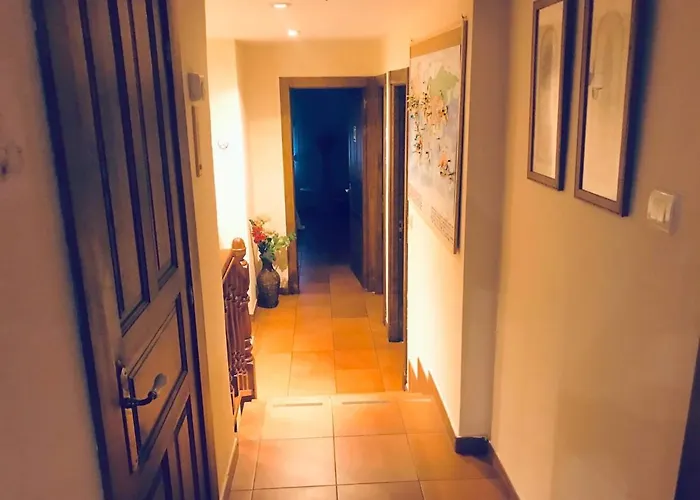 펜션 Spacious House In With Mountain View