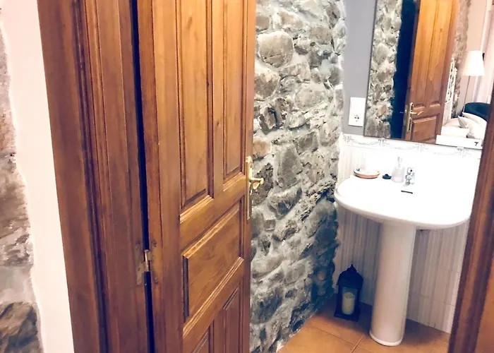 Spacious House In With Mountain View *