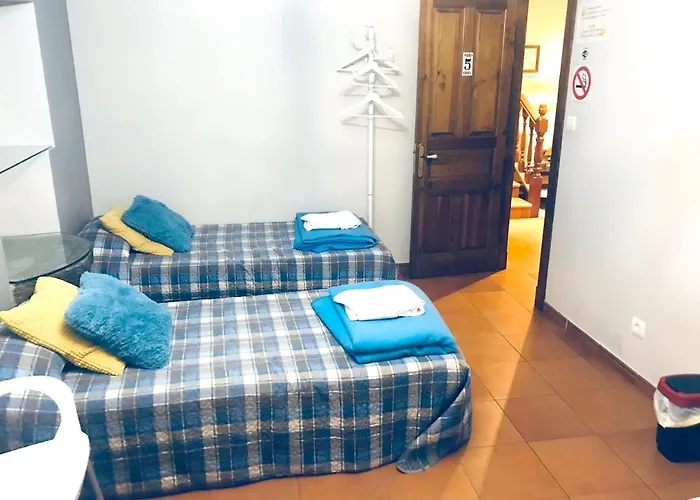 펜션 Spacious House In With Mountain View